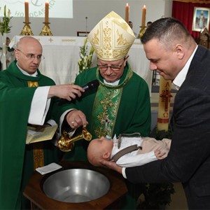 Biskup Gorski krstio deseto dijete obitelji Tominac